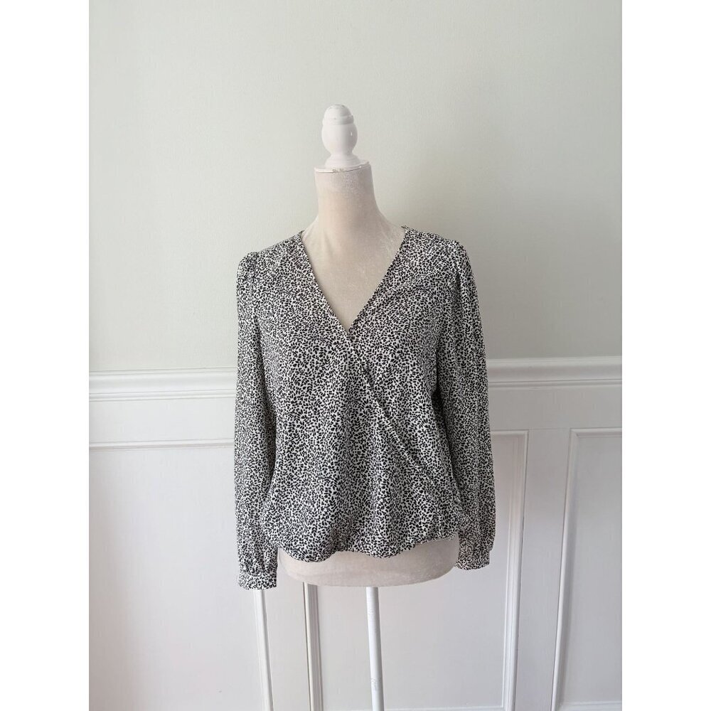 A New Day Black & White Print Surplice Top M Excellent Condition